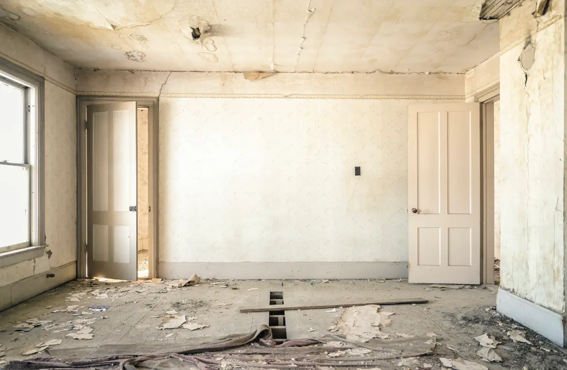 Waste disposal crew managing a cleanout project in Silver Lake